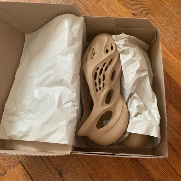Yeezy Foam Runner - Tan - Picture 8 of 15